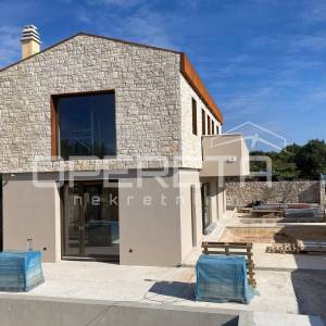 Istra, Bale, okolica, impozantna vila sa bazenom