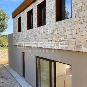 Istra, Bale, okolica, impozantna vila sa bazenom