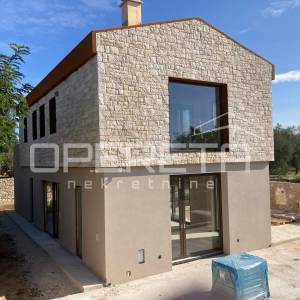 Istra, Bale, okolica, impozantna vila sa bazenom