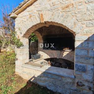 ISTRA, BALE - Prostrana vila s bazenom i dodatnom kamenom kućom za goste 