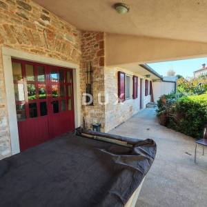 ISTRA, BALE - Prostrana vila s bazenom i dodatnom kamenom kućom za goste 