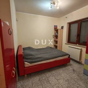 ISTRA, BALE - Prostrana vila s bazenom i dodatnom kamenom kućom za goste 