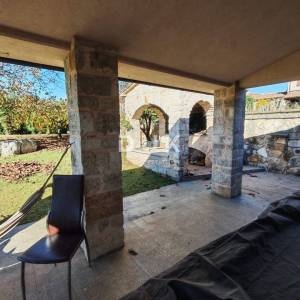 ISTRA, BALE - Prostrana vila s bazenom i dodatnom kamenom kućom za goste 