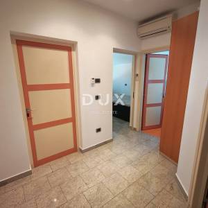 ISTRA, BALE - Prostrana vila s bazenom i dodatnom kamenom kućom za goste 