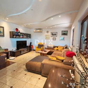 ISTRA, BALE - Prostrana vila s bazenom i dodatnom kamenom kućom za goste 