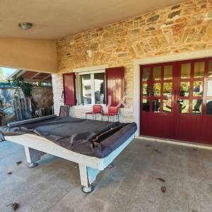 ISTRA, BALE - Prostrana vila s bazenom i dodatnom kamenom kućom za goste 