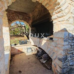 ISTRA, BALE - Prostrana vila s bazenom i dodatnom kamenom kućom za goste 