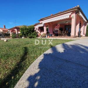 ISTRA, BALE - Prostrana vila s bazenom i dodatnom kamenom kućom za goste 