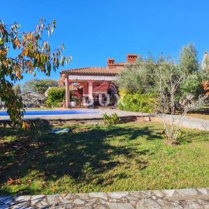 ISTRA, BALE - Prostrana vila s bazenom i dodatnom kamenom kućom za goste 