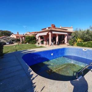 ISTRA, BALE - Prostrana vila s bazenom i dodatnom kamenom kućom za goste 