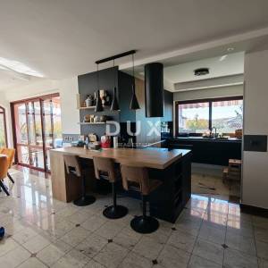 ISTRA, BALE - Prostrana vila s bazenom i dodatnom kamenom kućom za goste 