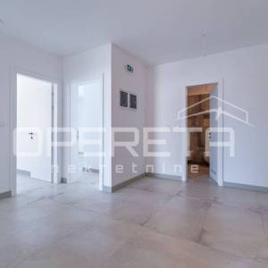 Istra, Banjole, luksuzan stan sa vrtom i bazenom u prizemlju, 3SS, blizina plaže