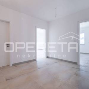 Istra, Banjole, luksuzan stan sa vrtom i bazenom u prizemlju, 3SS, blizina plaže