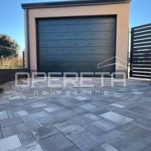 Istra, Banjole - okolica, luksuzan stan sa bazenom i vrtom, 3SS, garaža, blizina