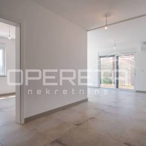 Istra, Banjole - okolica, luksuzan stan sa bazenom i vrtom, 3SS, garaža, blizina