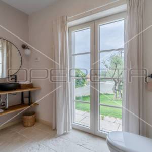 Istra, Barban - okolica, nova kuća u rustikalnom stilu, 2SS, bazen