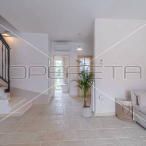 Istra, Barban - okolica, nova kuća u rustikalnom stilu, 2SS, bazen