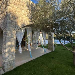 Istra, Barban - okolica, vila s bazenom, okućnica