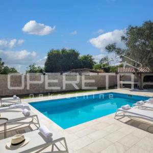 ISTRA, BRTONIGLA - Elegantna kuća s  grijanim bazenom