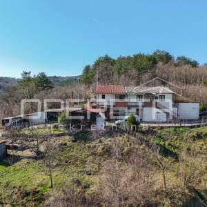 ISTRA, BUZET - Samostoječa kuća sa tri stana