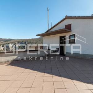 ISTRA, BUZET - Samostoječa kuća sa tri stana