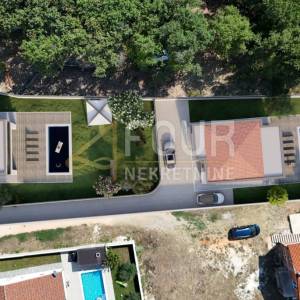 Istra, Galižana, kuća s bazenom, pogled na more