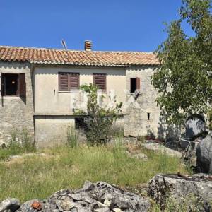 ISTRA, GRAČIŠĆE - Impresivna kamena kuća s pogledom i vrtom