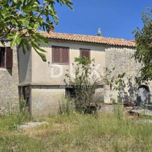 ISTRA, GRAČIŠĆE - Impresivna kamena kuća s pogledom i vrtom