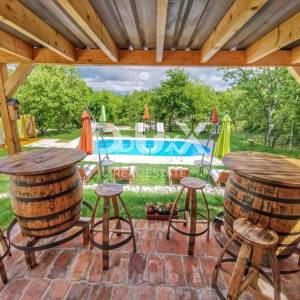 ISTRA, GRAČIŠĆE - Kamp u srcu Istre s bogatom infrastrukturom i dodatnim zemljištem