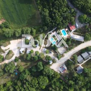 ISTRA, GRAČIŠĆE - Kamp u srcu Istre s bogatom infrastrukturom i dodatnim zemljištem