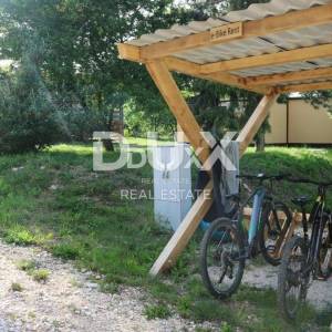 ISTRA, GRAČIŠĆE - Kamp u srcu Istre s bogatom infrastrukturom i dodatnim zemljištem