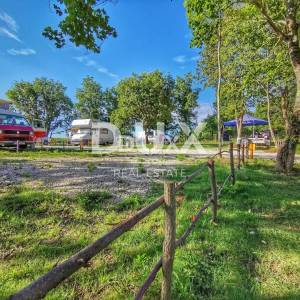 ISTRA, GRAČIŠĆE - Kamp u srcu Istre s bogatom infrastrukturom i dodatnim zemljištem