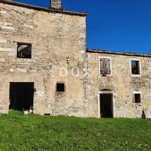 ISTRA, GROŽNJAN - Kamena starina na odličnoj loakciji