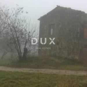 ISTRA, HUM – Atraktivno imanje od 8,4 ha sa dvije legalizirane kuće i građevinskim zemljištem!