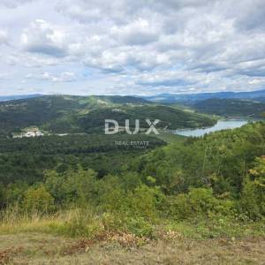 ISTRA, HUM – Atraktivno imanje od 8,4 ha sa dvije legalizirane kuće i građevinskim zemljištem!