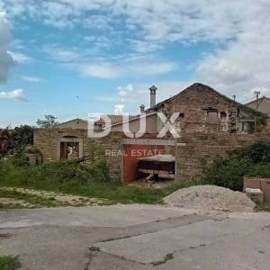 ISTRA, HUM – Atraktivno imanje od 8,4 ha sa dvije legalizirane kuće i građevinskim zemljištem!