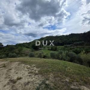 ISTRA, HUM – Atraktivno imanje od 8,4 ha sa dvije legalizirane kuće i građevinskim zemljištem!