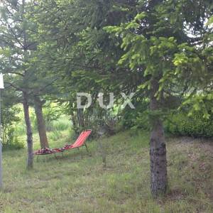 ISTRA, HUM – Atraktivno imanje od 8,4 ha sa dvije legalizirane kuće i građevinskim zemljištem!