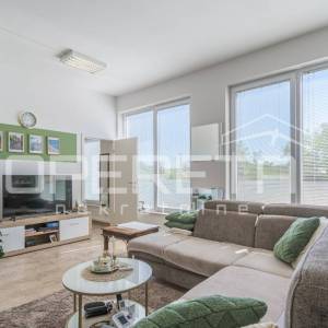 Istra, Karigador okolica – dva stana i poslovni prostor s bazenom i vrtom.