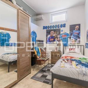 Istra, Karigador okolica – dva stana i poslovni prostor s bazenom i vrtom.