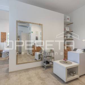 Istra, Karigador okolica – dva stana i poslovni prostor s bazenom i vrtom.