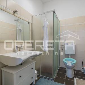 Istra, Karigador okolica – dva stana i poslovni prostor s bazenom i vrtom.