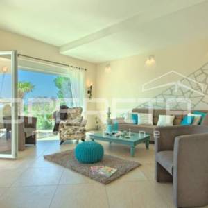 Istra, Kaštelir-kuća s panoramskim pogledom na more