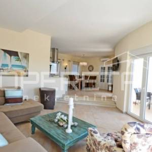 Istra, Kaštelir-kuća s panoramskim pogledom na more