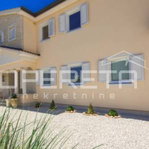 Istra, Kaštelir-kuća s panoramskim pogledom na more