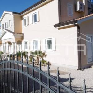 Istra, Kaštelir-kuća s panoramskim pogledom na more