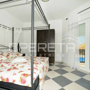 Istra, Kaštelir-kuća s panoramskim pogledom na more