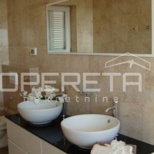 Istra, Kaštelir-kuća s panoramskim pogledom na more