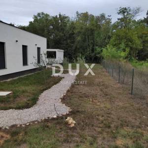 ISTRA, KRŠAN - Moderna prizemnica s bazenom u prirodi 111 m2