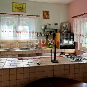 ISTRA, LABIN - Dvije kuće na rubu naselja